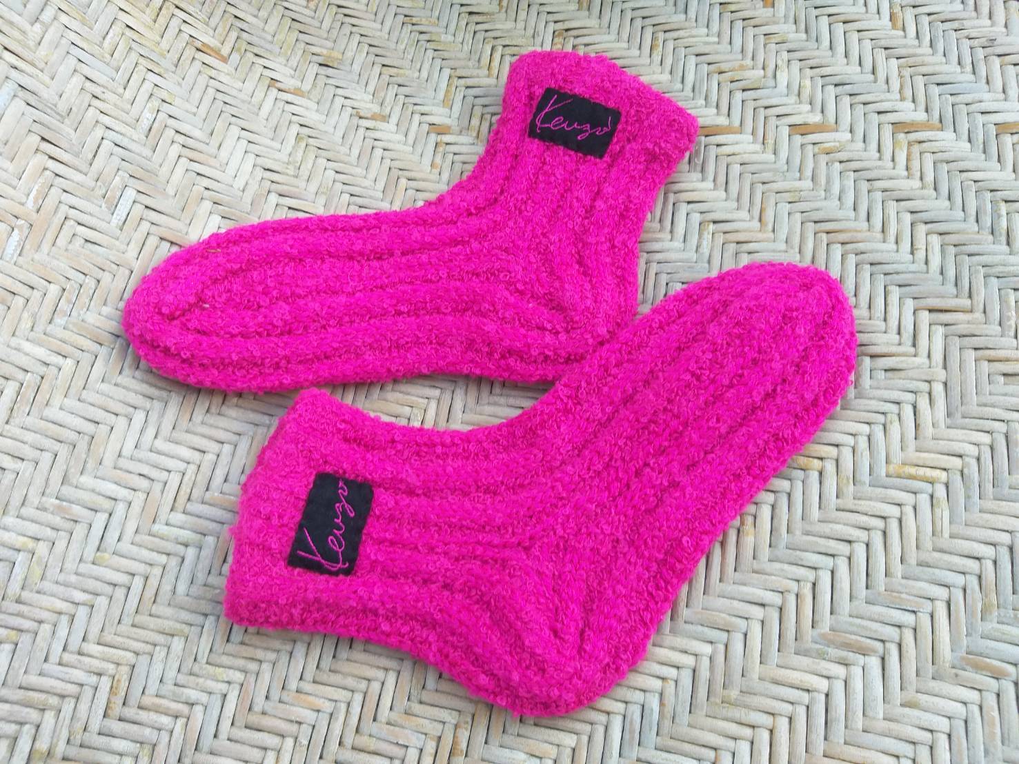 ถุงเท้า Kenzo ขนปุยหนานุ่ม อุ่นมาก สีโครตเจ็บ