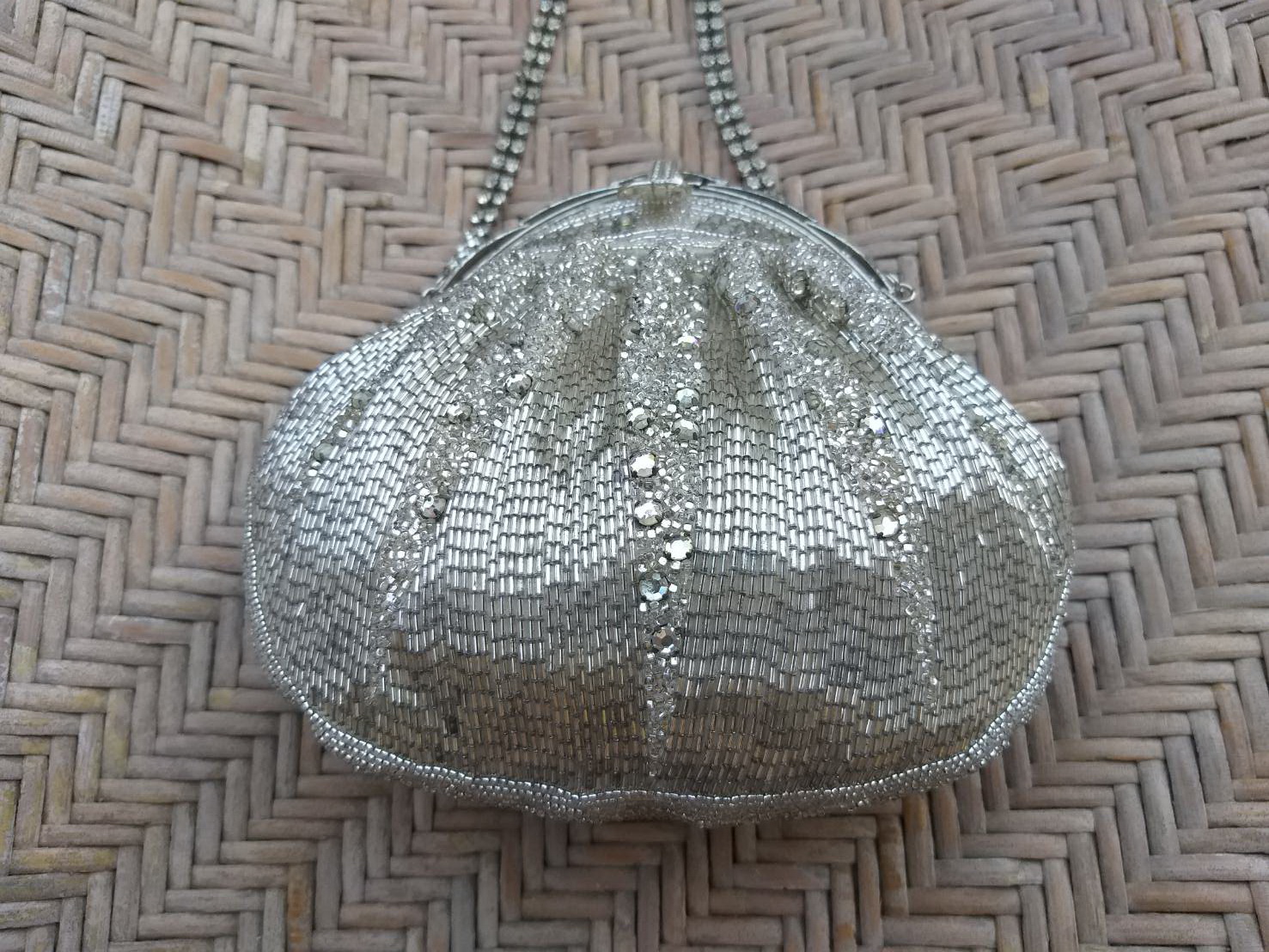 กระเป๋าออกงาน ปักเลื่อมทั้งใบสวยมากกกก