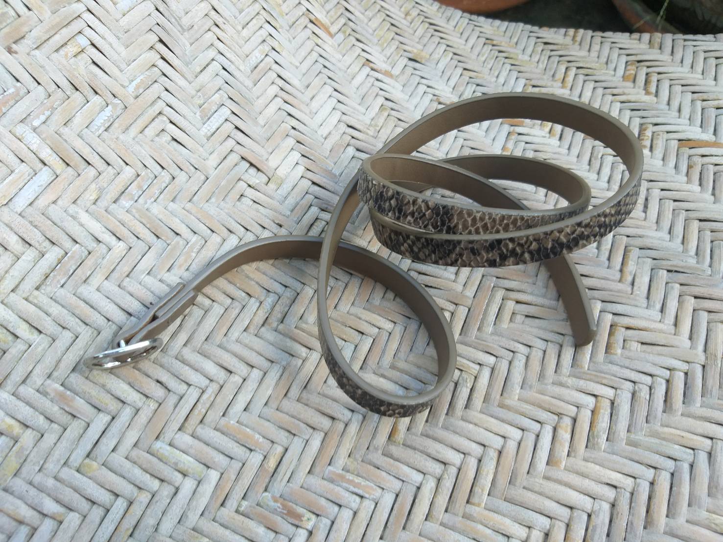 เข็มขัดหนังลายหนังงู น่ารักมาก (ของใหม่)