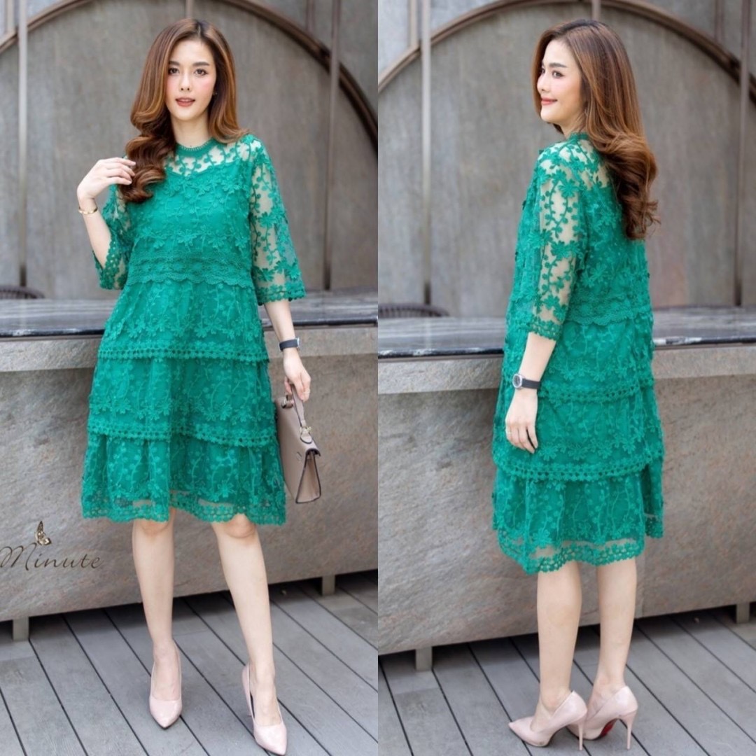 เดรสลูกไม้ออแกนซ่าเกรดพรีเมี่ยม ลายลูกไม้ เลือกใช้ลายสวยมากค่ะ ดีเทลทำระบายเป็นชั้นๆ เก๋มากค่ะ เดรสมีซับในอย่างดีทั้งตัว : สินค้าคุณภาพ (พร้อมส่ง)