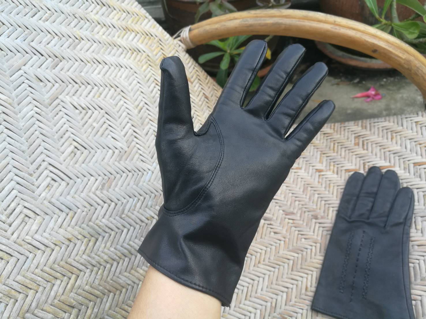 ถุงมือหนังแท้ สีดำ อุ่นถึงติดลบ