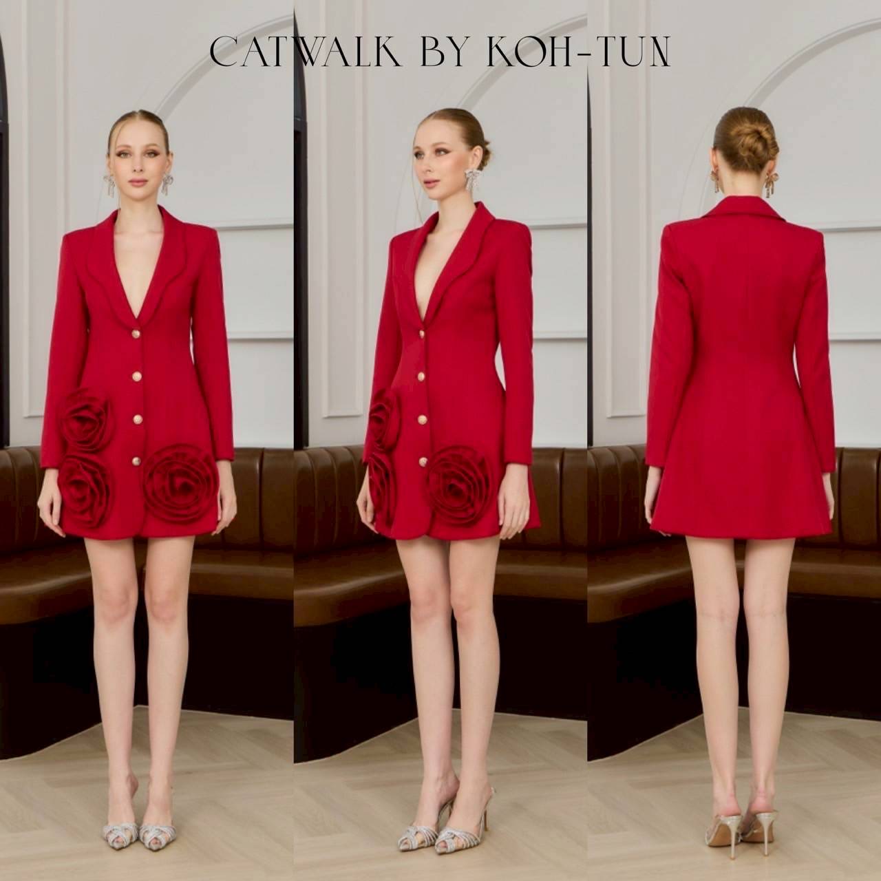 เดรสแต่งปลายดอกกุหลาบ เนื้อผ้าเกรดเอ ตัวชุดเป็นทรงเข้ารูปกระโปรงเป็นทรงเอเล็กน้อย ปกตัวชุดแต่งของเป็นโค้งสวยงาม ปลายชุดแต่งด้วยกุหลาบผ้าดอกใหญ่ดูโดดเด่นสุดๆ ใส่สบาย : สินค้าคุณภาพ (พร้อมส่ง)