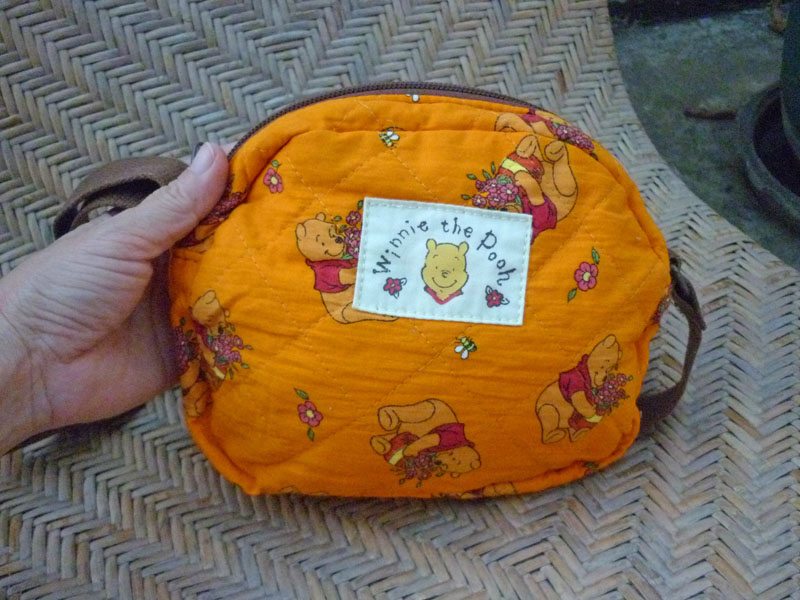 กระเป๋า Pooh ลิขสิทธิ์แท้จากญี่ปุ่น ใบน้อยๆ น่ารักมาก