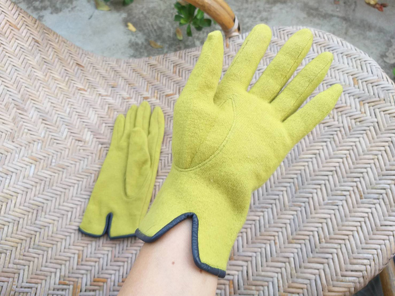 ถุงมือ Vivienne Westwood