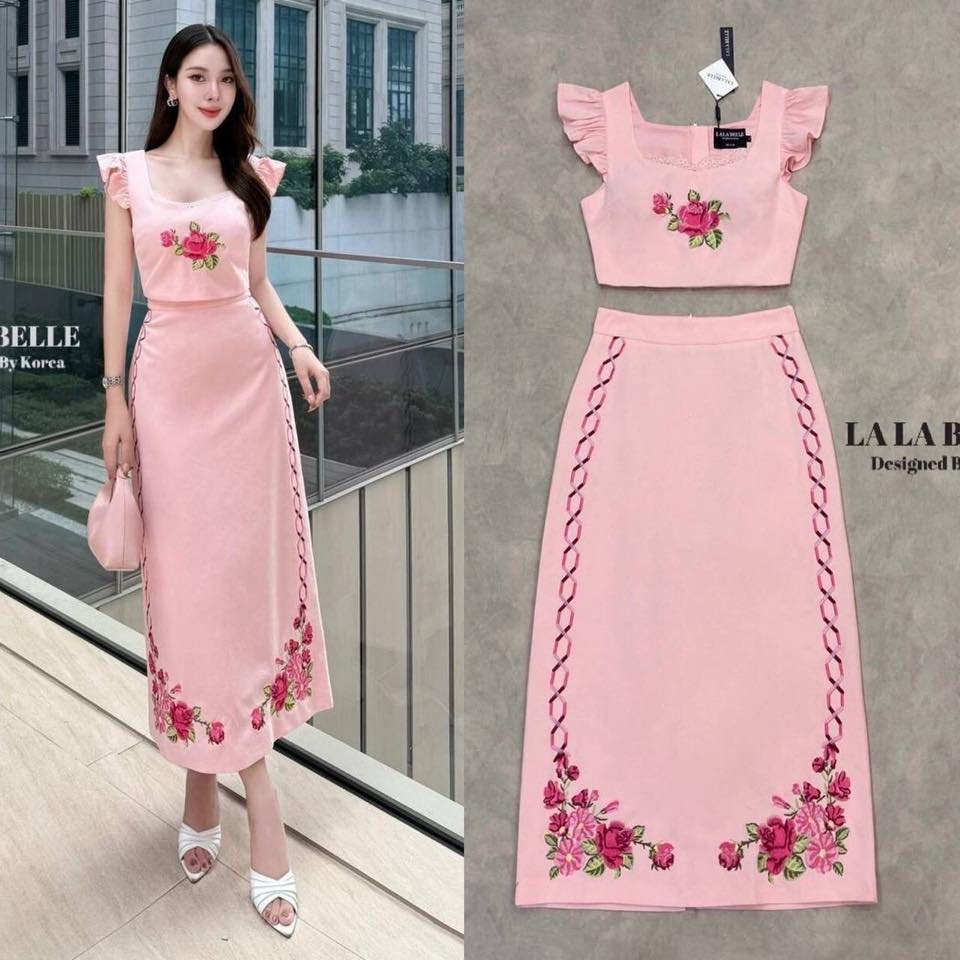 เซต2ชิ้น ผ้าลินินอัดกาวทั้งชุดปักดอกไม้แน่นๆทั้งชุดเสื้อคอเหลี่ยมแต่งลูกไม้แขนระบายจับจีบอกเสริมฟองน้ำซิปหลังใส่ปักหน้าอกใส่คู่กระโปรงยาวทรงสอบผ่าหลังปักลายดอกไม้แน่นๆ ใส่สบาย : สินค้าคุณภาพ (พร้อมส่ง)