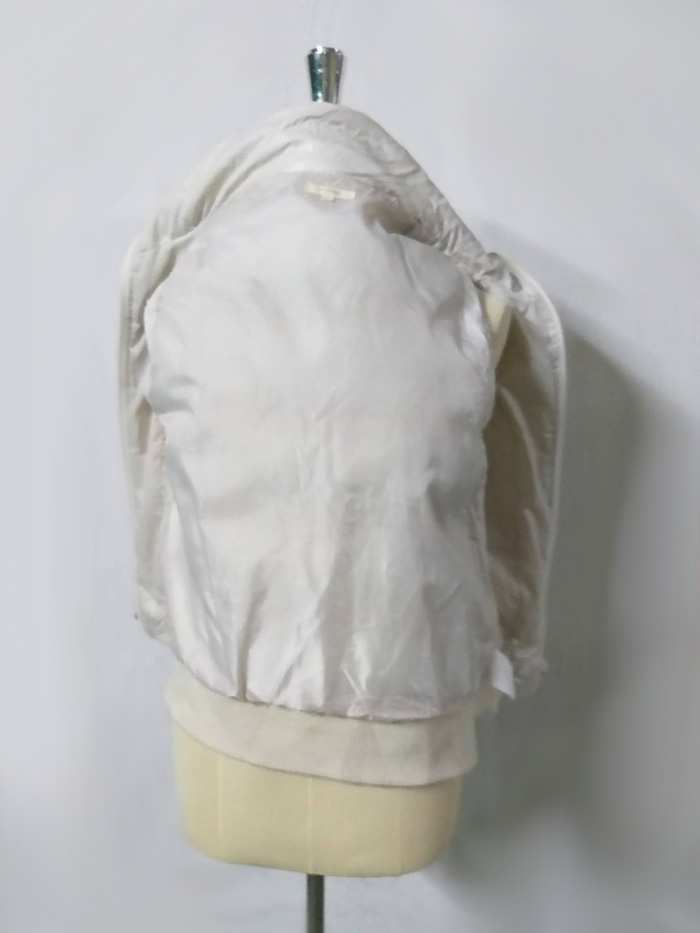 เสื้อกั๊กนวม สีขาว อก38