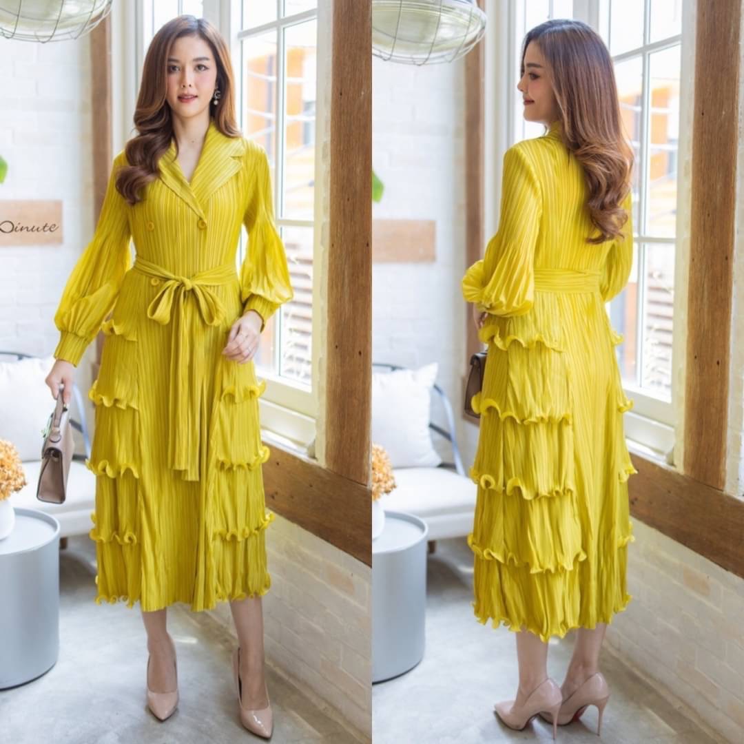 เดรสผ้าอัดพลีท งานแต่งดีเทลระบาย ด้านข้าง ปกคอเทเลอร์ มาพร้อมเชือก ผูก ชุดยืดหยุ่นได้ทั้งตัว ใส่สบาย : สินค้าคุณภาพ (พร้อมส่ง)