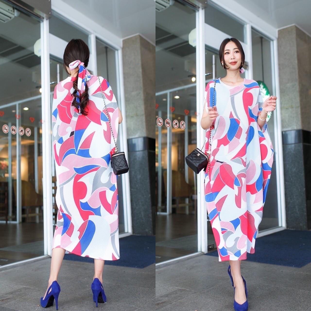 มินิเดรสไหล่เบี่ยงอัดพลีท ทรงปล่อย งานสวย 👍🏻 แพตเทิร์นเฉลียงข้างทรงสโลป ดีเทลแขนเบี่ยงข้างเดียวเก๋ๆ เนื้อผ้าพลีทเนื้อนิ่ม นุ่ม ใส่สบาย สินค้าคุณภาพ (พร้อมส่ง)