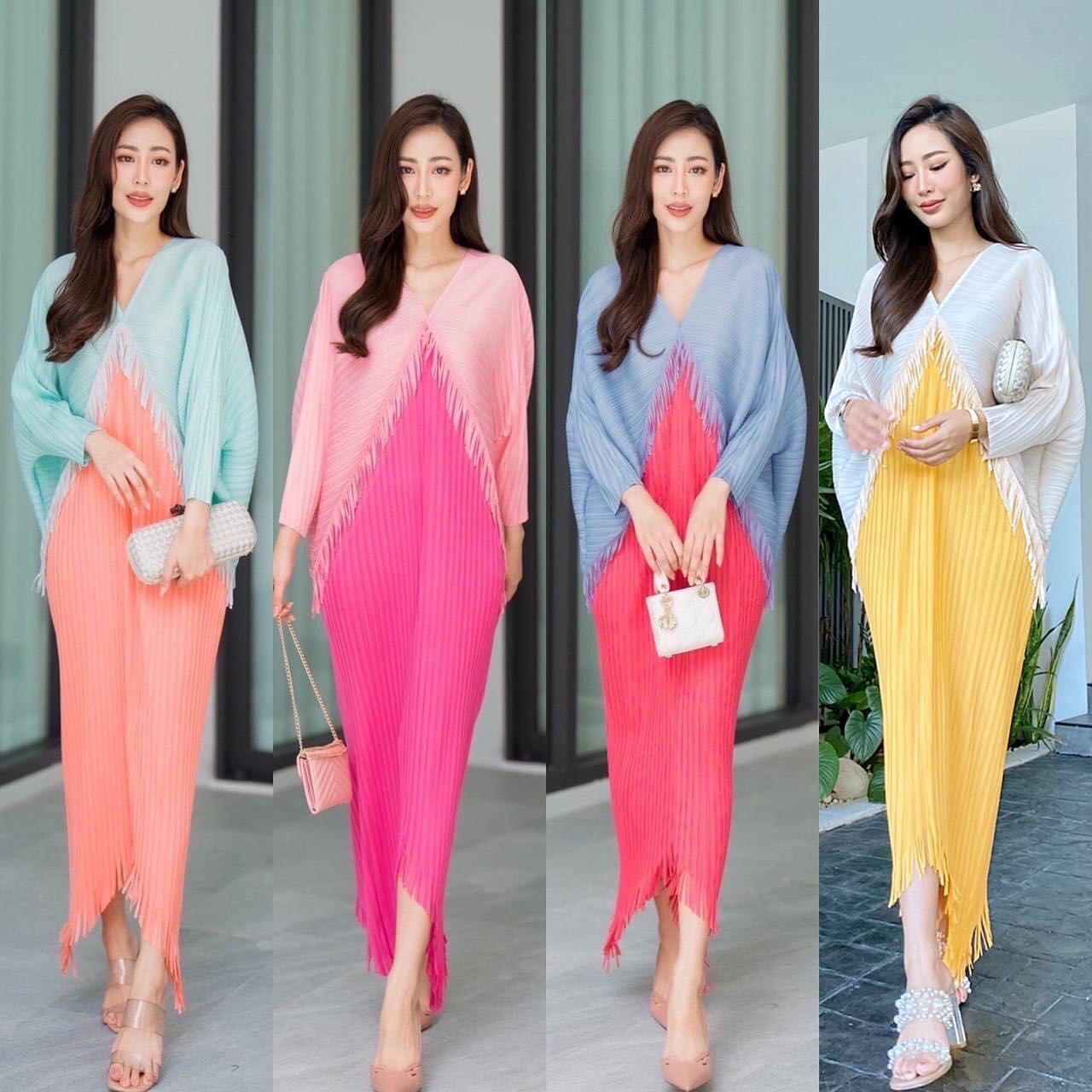 เดรสอัดพลีท คอวี ทรงแขนผีเสื้อ 🦋 แพตเทิร์นดีงามมว้าก เล่นระดับ 2 ชั้น ตัดสีทูโทน พาสเทลได้อย่างลงตัว งานตัดพู่ระบายชาย ฟรุ๊งฟริ๊ง ให้มีมิติ สวยงาม ใส่สบาย สินค้าคุณภาพ (พร้อมส่ง)