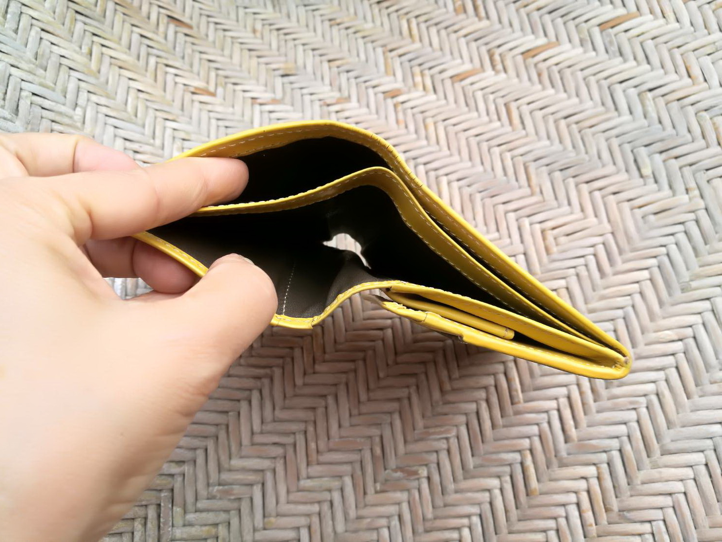 กระเป๋าสตางค์ NINA RICCI สวยมาก