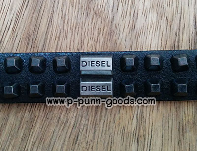 ข้อมือหนังปักหมุด DIESEL