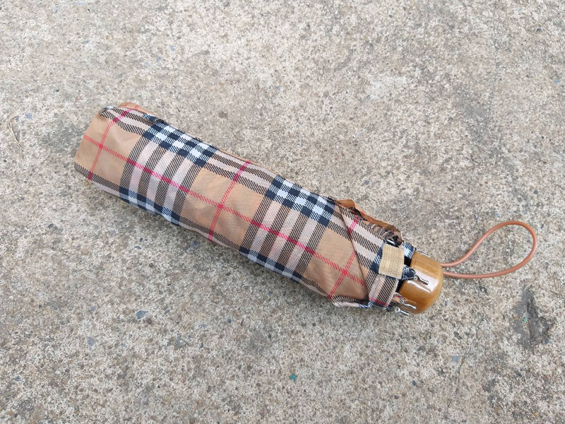 ร่มพับลาย Burberry สวยน่าใช้มาก (ของใหม่)