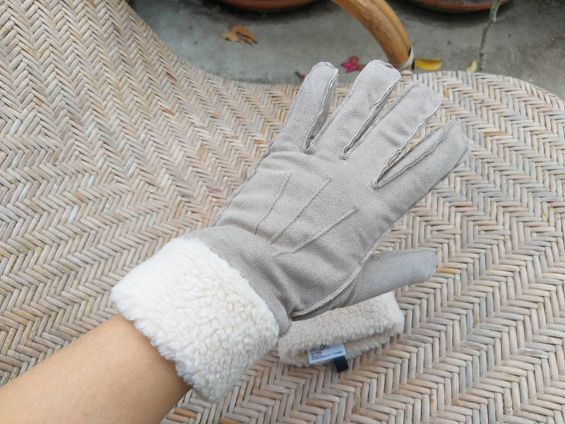ถุงมือ Uniqlo บุผ้าฟลีซด้านใน