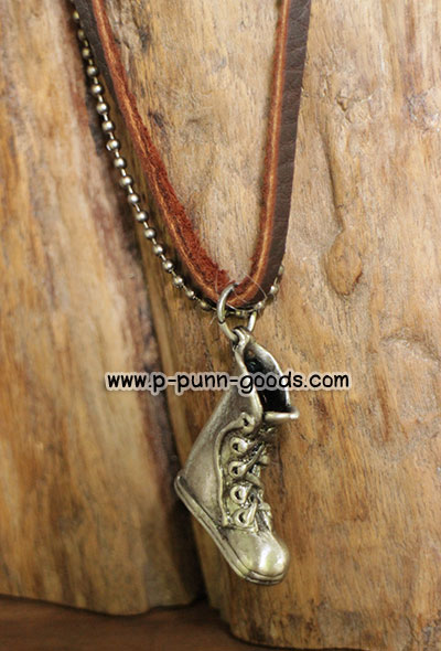 สร้อยหนังพร้อมโซ่ไข่ปลา จี้รองเท้าบูท