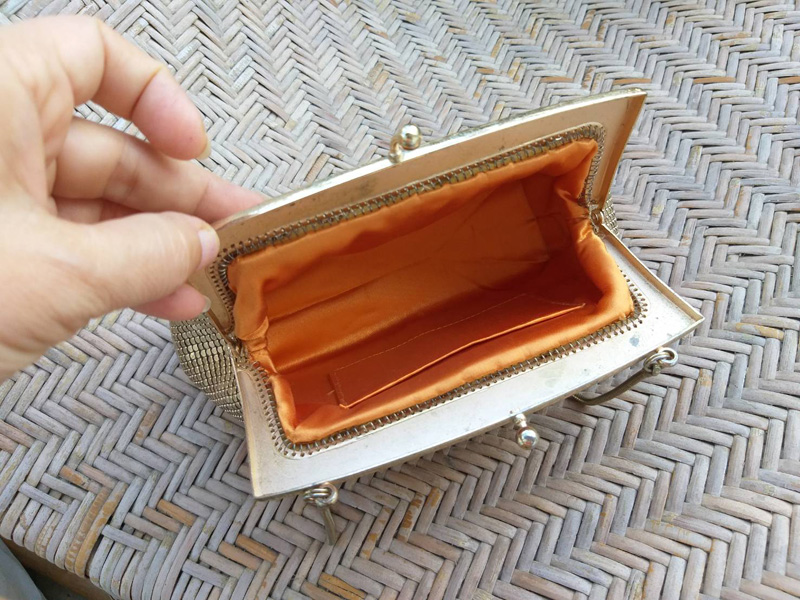 กระเป๋าหรูออกงาน เกล็ดโลหะทอง สวยมากกกก