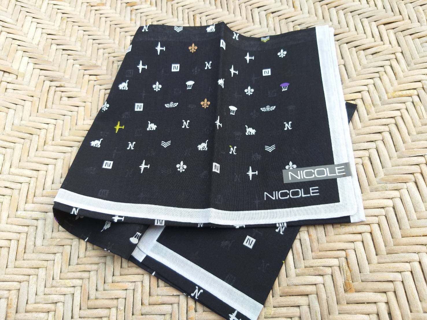 ผ้าเช็ดหน้า NICOLE สวยเก๋ ผืนใหญ่มาก
