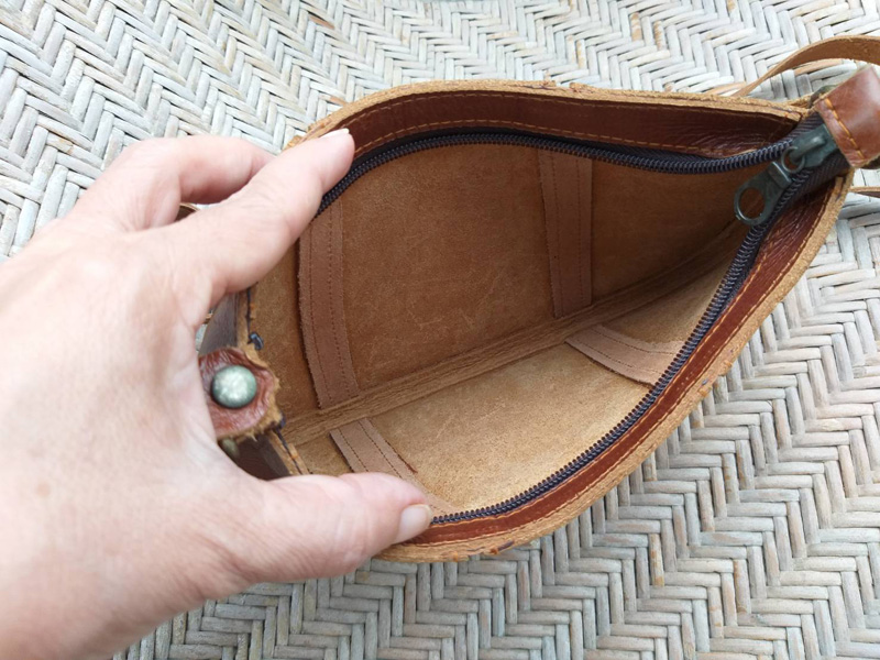 กระเป๋าสะพายหนังแท้ เรียบๆ แต่ดูดีมาก น่ารัก