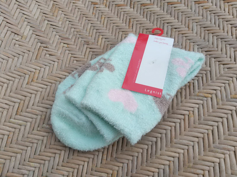 ถุงเท้าเนื้อขนสุดนุ่ม อุ่นมาก มี 2 สี 2 ลาย