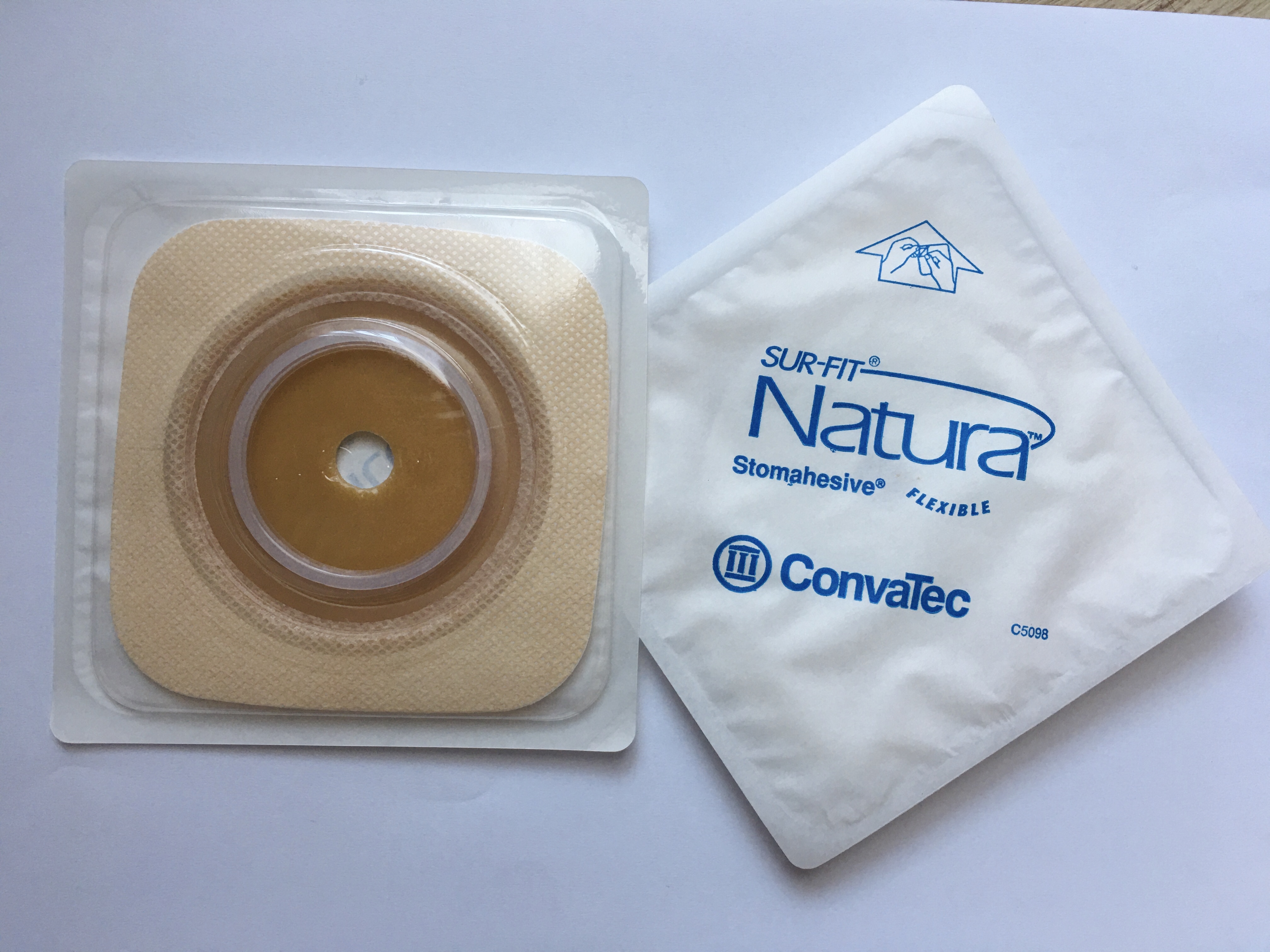แป้น Convatec SUR FIT NATURA แบบอ่อน บรรจุกล่องละ 10 ชิ้น (มีเบอร์ 45,57,70 มม) สำเนา