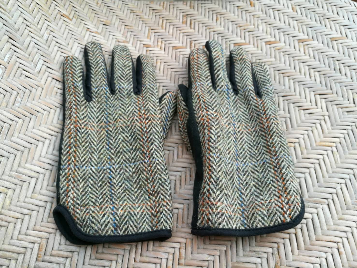 ถุงมือชาย ขนสัตว์ HARRIS TWEED (ของใหม่)