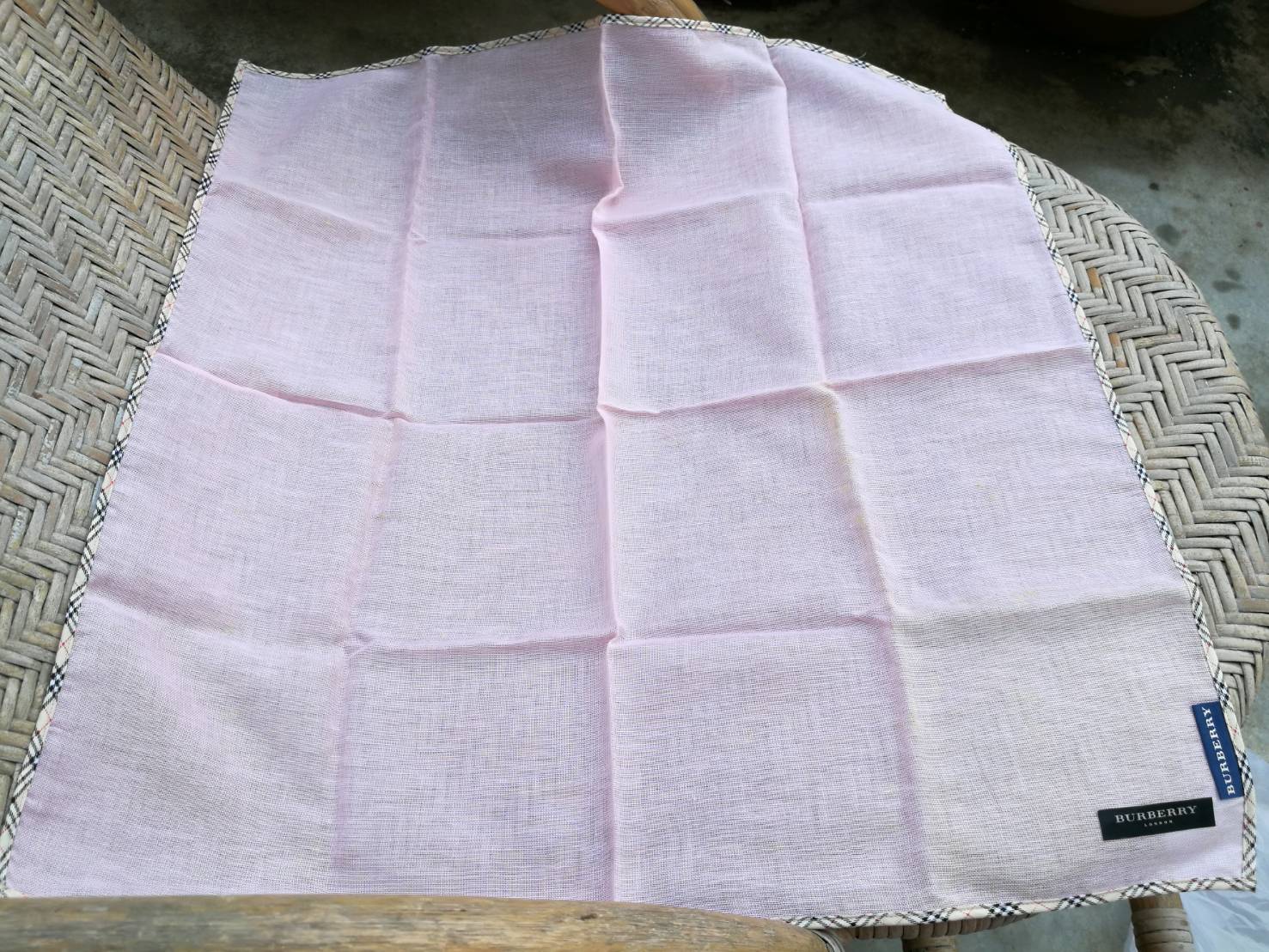 ผ้าเช็ดหน้าแบรนด์เนม BURBERRY ผ้าฝ้ายทอสวย