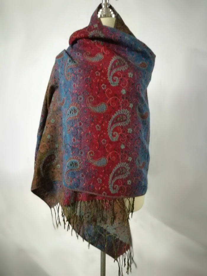ผ้าคลุมไหล่ ผ้าพันคอผืนใหญ่ ลายสวยมาก ห่มตัวอุ่นมาก