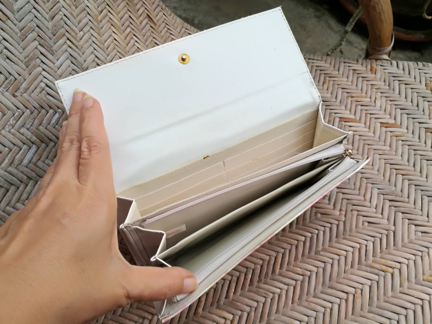 กระเป๋าสตางค์ สวยหวานใบนี้