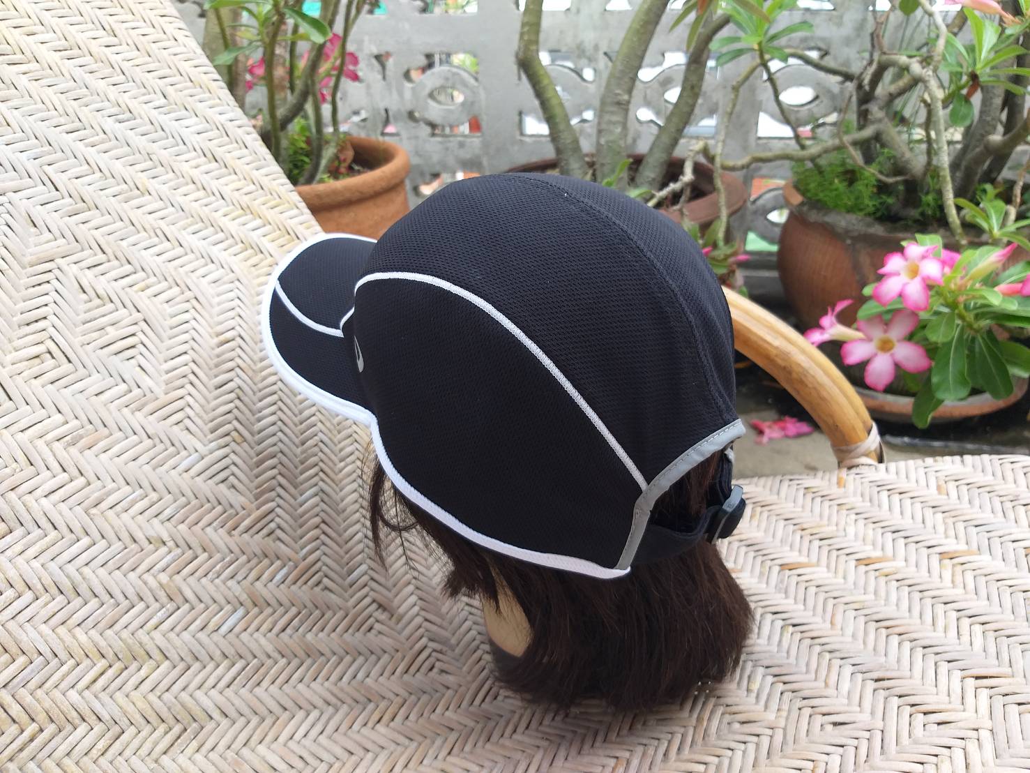 หมวกนักวิ่ง asics ราคาเต็ม 1800 (ของใหม่)