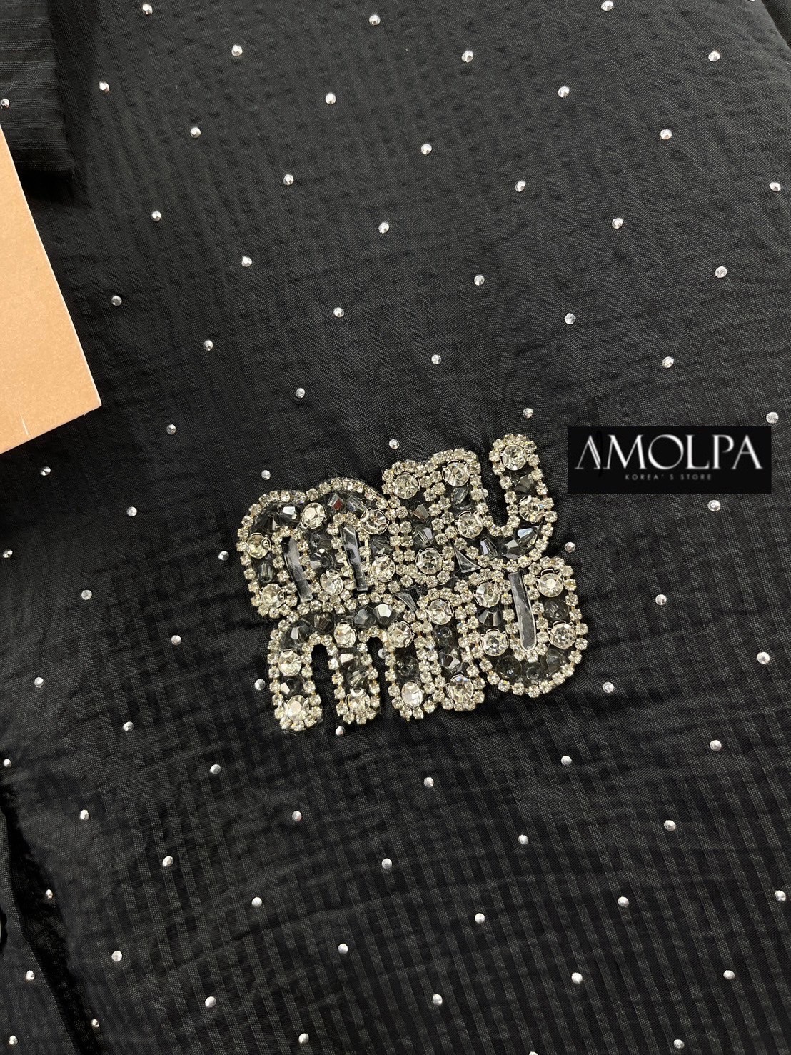 SET MIU MIU เพชรแน่นน งานใหม่ 2024SS ตัวเสื้อเป็นเชิ้ตMIU MIU เพชรแน่นทั่วตัว งานสวยม๊ากกก มาพร้อมกางเกงขาสั้น สินค้าคุณภาพ (พร้อมส่ง)