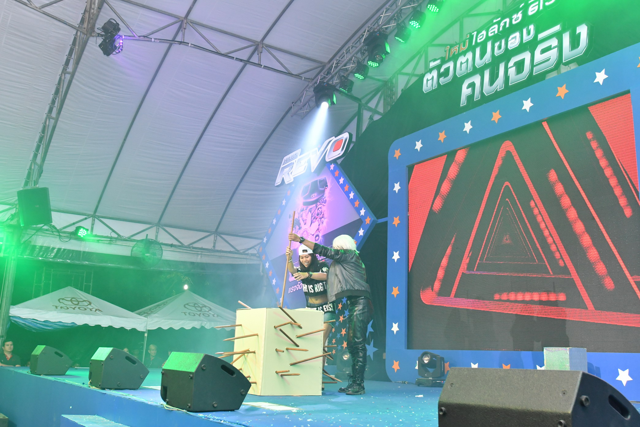 มายากล นักมายากล การแสดง โชว์ Magic Show งาน "ไฮลักซ์ รีโว่ เฟสติวัล 04/12/2560