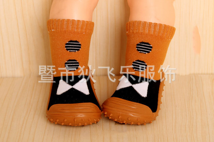 รองเท้าถุงเท้าพื้นยางเด็กหัดเดิน ลายรองเท้าสีน้ำตาลดำ size 19-23