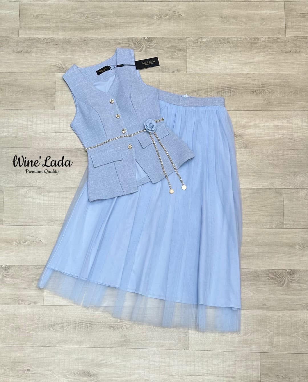 Set 4 Pcs. เช็ทเสื้อแขนกุดกระดุมหน้า เนื้อผ้ามีเทคเจอร์ มาพร้อมกระโปรงมุ้งสีเข้าเซ็ท มีเข็มกลัดดอกไม้และเข็มขัดโซ่ เพิ่มความลัคซู ทรงสวย เป๊ะ สวยหรู ดูแพง มากค่ะ ใส่แล้วผอมเพียว ซับในทั้งตัว ใส่สบาย : สินค้าคุณภาพ (พร้อมส่ง)