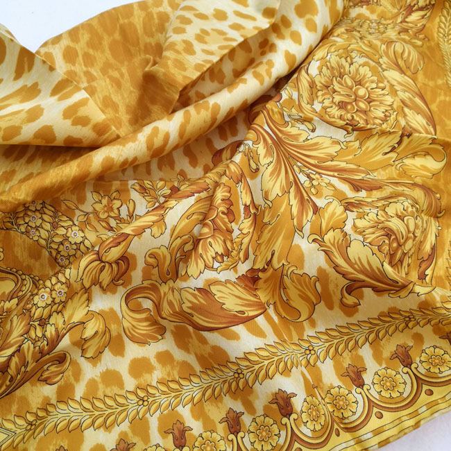 ผ้าคลุมไหล่ผืนใหญ่ ATELIER VERSACE 100% Silk