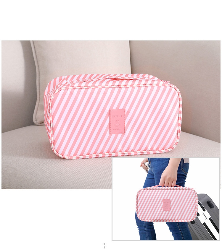 กระเป๋าใส่ชุดชั้นใน กางเกงชั้นใน มีกระเป๋าแยกเก็บ ผลิตจากโพลีเอสเตอร์กันน้ำ มีให้เลือก 9 ลาย