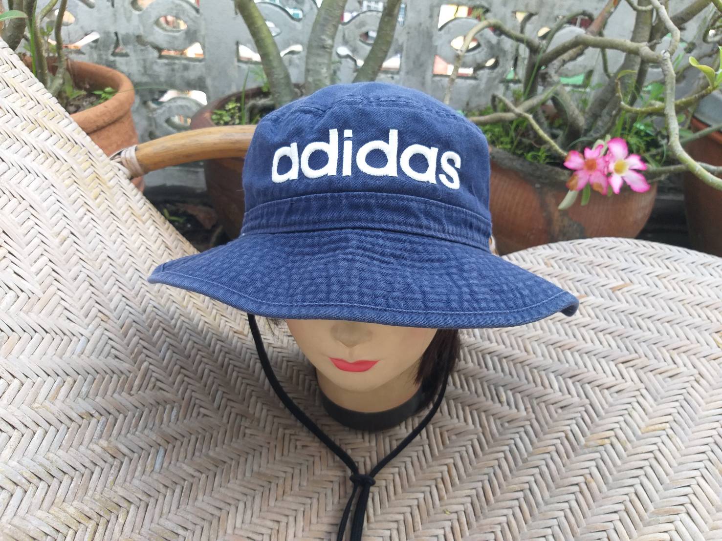 หมวกปีกกว้าง adidas แนวลุยป่า เท่ๆ