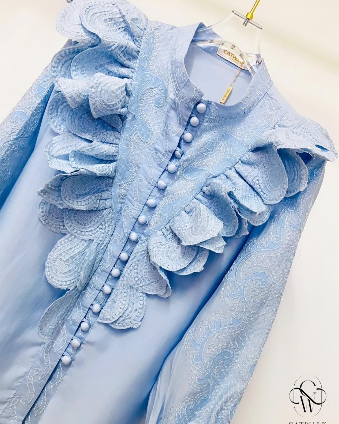 เสื้อแขนยาวแต่งระบายผ้าลูกไม้ เนื้อผ้าเกรดเอ ใส่สบาย : สินค้าคุณภาพ (พร้อมส่ง)