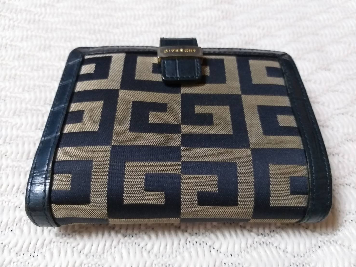 กระเป๋าสตางค์ GIVENCHY ผ้า canvas ดูหรู