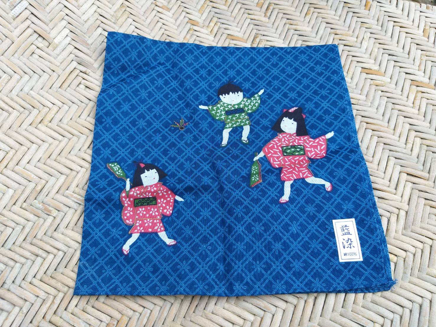 ผ้าเช็ดหน้าลายสาวน้อยหนุ่มน้อยใส่ชุดกิโมโน