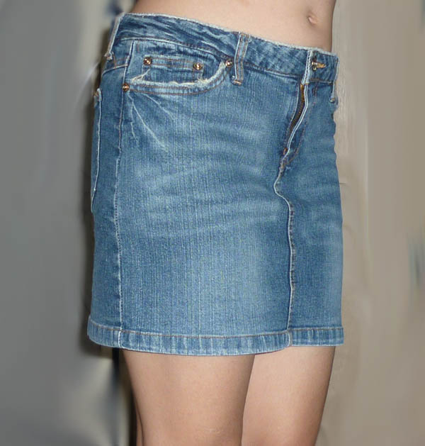 กระโปรงยีนส์เนื้อยืด กระดุมเงินคริสตัล สวยจากญี่ปุ่น 30-31-13