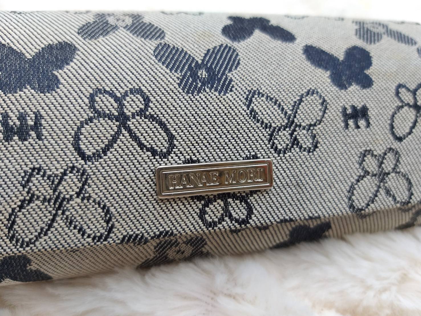 กล่องแว่นตา HANAE MORI สวยมาก