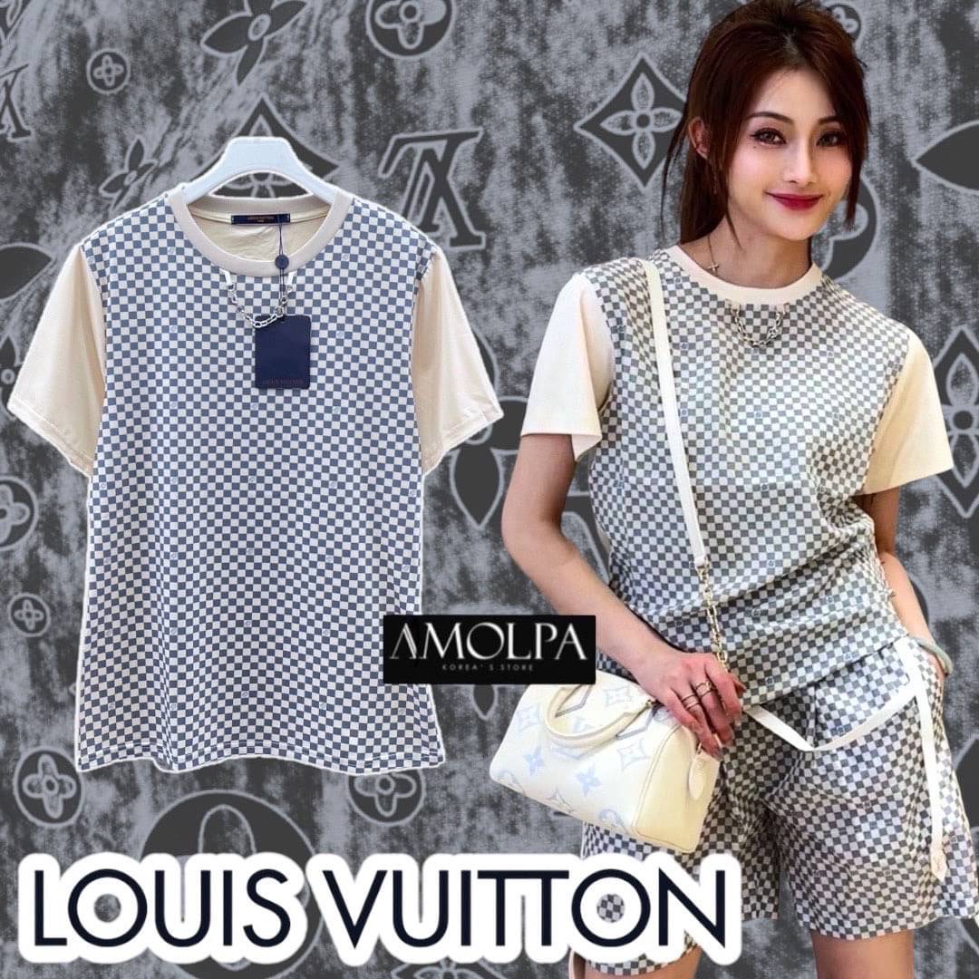เสื้อยืด LV. งานน่ารักมาก ผ้าใส่สบาย มากกกก ห้ามพลาดเลยนะคะ ใส่สบายสุดๆ.. ใส่สบาย : สินค้าคุณภาพ (พร้อมส่ง)