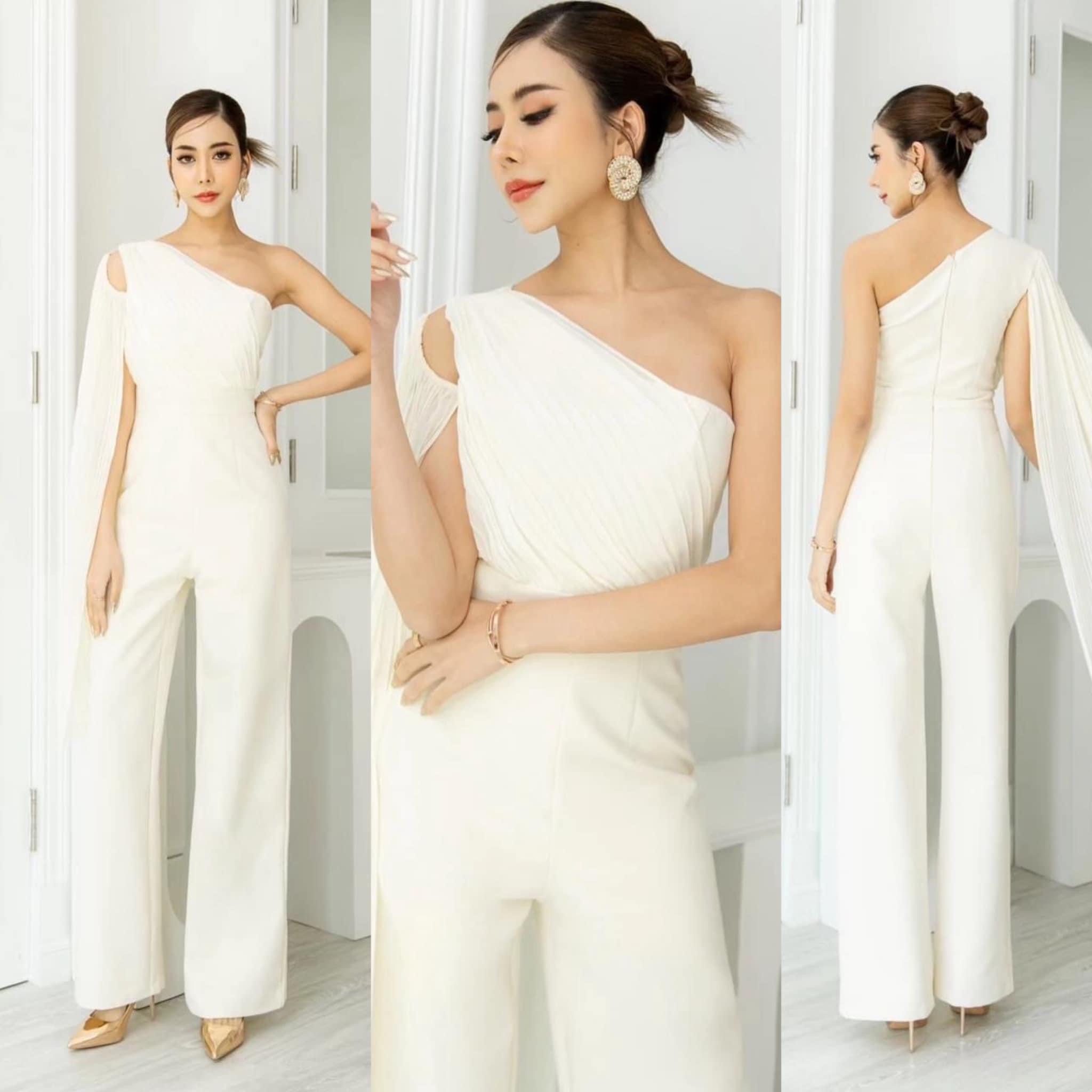 จั้มสูทไหล่เฉียงแต่งผ้าชีฟองอัดพลีท เนื้อผ้าเกรดเอ ผ้าทิ้งตัวสวย ตัวชุดเป็นทรงเข้ารูป สินค้าคุณภาพ (พร้อมส่ง)