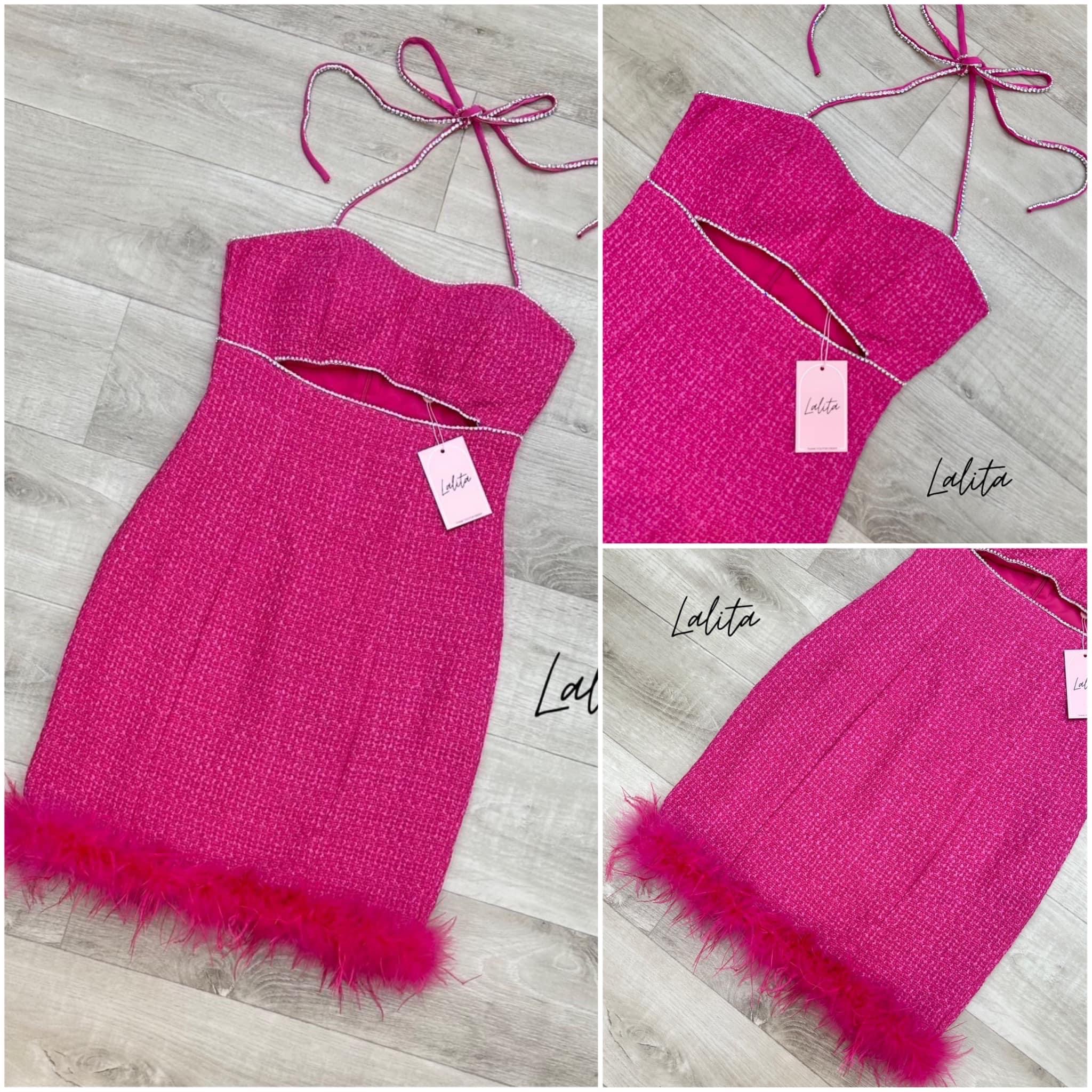 Dress เดรสสายเดี่ยวเพชร ใช้ผ้าทวิตทรงสอบ เว้าเอวเล็กน้อย เซ็กซี่เบาๆ ปลายกระโปรงแต่งขนนก ฟรุ้งฟริ้งมากค่ะ ผ้าดีมาก ทรงสวยมาก สินค้าคุณภาพ (พร้อมส่ง)