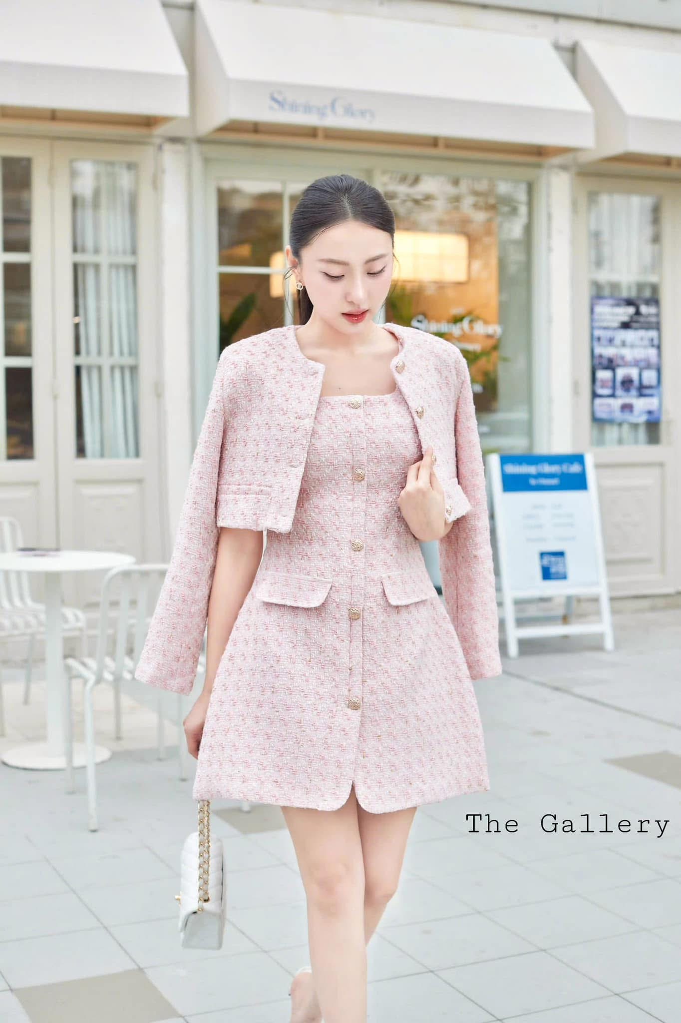 ชุดเซ็ต2 ชิ้น เสื้อครอปทรงสวยแขนยาวทรงเก๋ ใส่แมตท์กับชุดเดรสกระโปรงทรงเอ มีฟองน้ำเสริมทรงในตัว เนื้อผ้าทวีตมีเทคเจอร์สุดพรีเมี่ยมซับในทั้งตัว ใส่สบาย : สินค้าคุณภาพ (พร้อมส่ง)