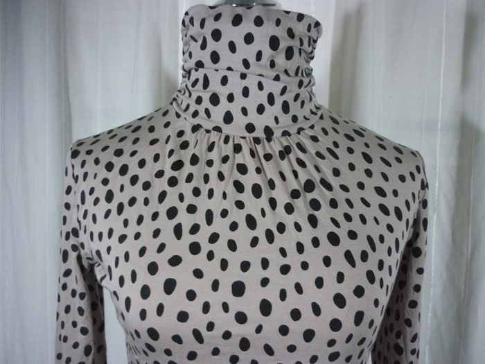 เสื้อฮีทเทคหญิง โกโก้จุดดำ TOPVALU Sz M-L