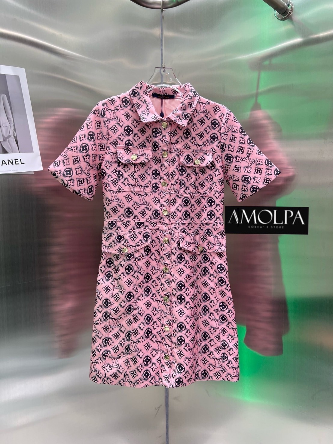 DRESS LOUIS VUITTON DENIM งานเดรสยีนส์งานพรีเมียมเกินบรรยายมาก ใช้ผ้าเนื้อดีสุดๆ ผ้ายีนส์แท้100เปอเซน กระดุมปั้มสีทอง มาพร้อมเข็มขัดหัวLV สวยหรูดูแพง สินค้าคุณภาพ (พร้อมส่ง)