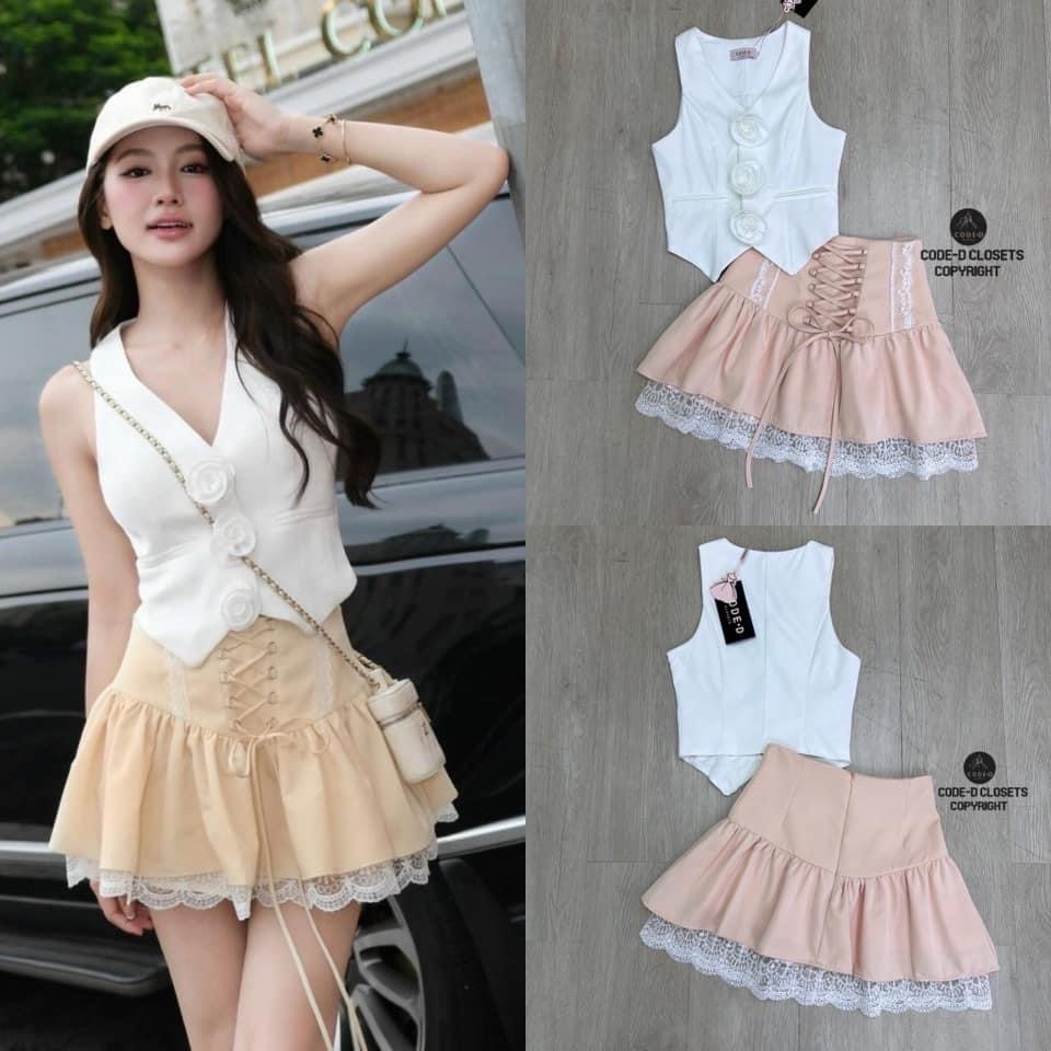 Set 2 ชิ้น เสื้อกั๊กเข้ารูปสีขาว เพิ่มความเก๋ตรงเข็มกลัดดอกไม้ใหญ่สีขาวเย็บกระดุมใสด้านใน +กระโปรงยาวเอวสูงสีครีม ใส่สบาย สินค้าคุณภาพ (พร้อมส่ง)