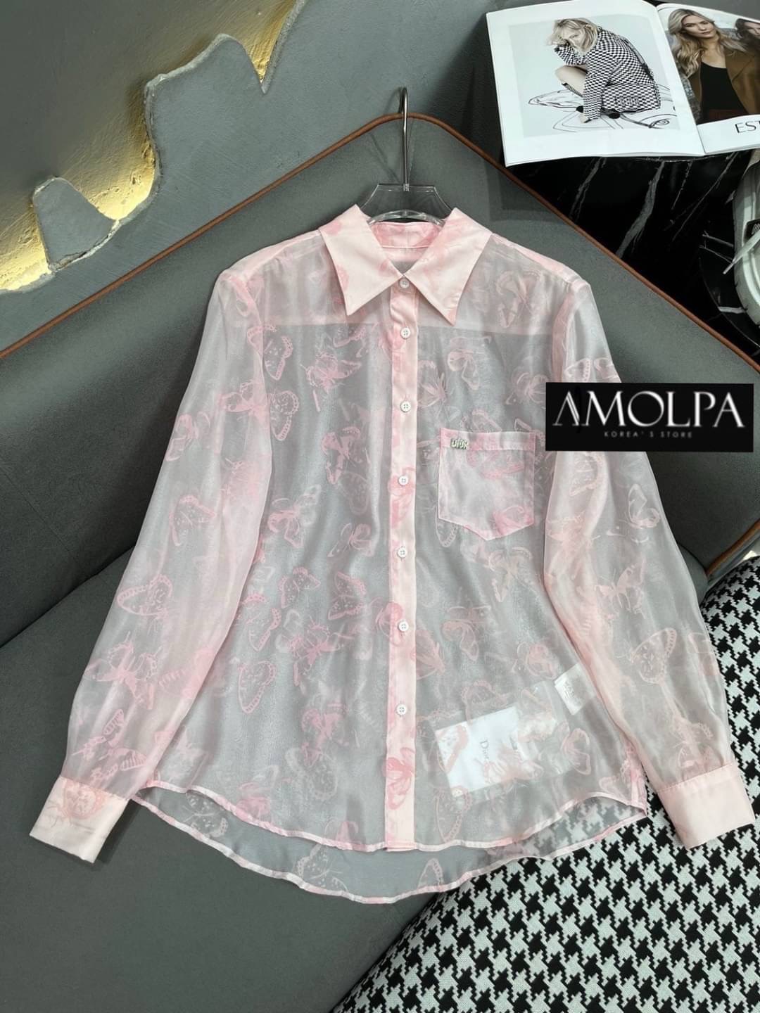 เสื้อเชิ้ตซีทรู CD งานสวยยม๊ากก ลาย ใหม่. งานน่ารักมาก ผ้าใส่สบายมาก ใส่สบาย : สินค้าคุณภาพ (พร้อมส่ง)