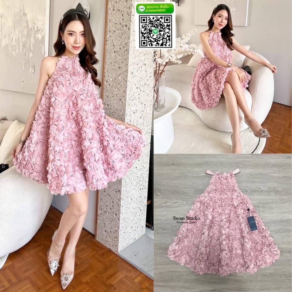เดรสดอกไม้ 3D สีแดงสด สั่งทอใหม่ให้ดอกแน่นๆชิดๆ ช่วงคอแต่งด้วยสายริบบิ้น เริ่มผูกด้านหลัง สวยอลังหรูหราสุดๆค่า ใส่สบาย : สินค้าคุณภาพ (พร้อมส่ง)