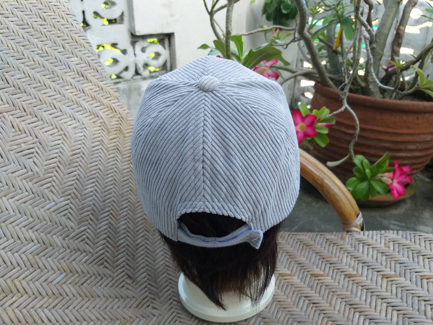 หมวกแก๊ปผ้าลูกฟูกสีเทา สวยเรียบๆ